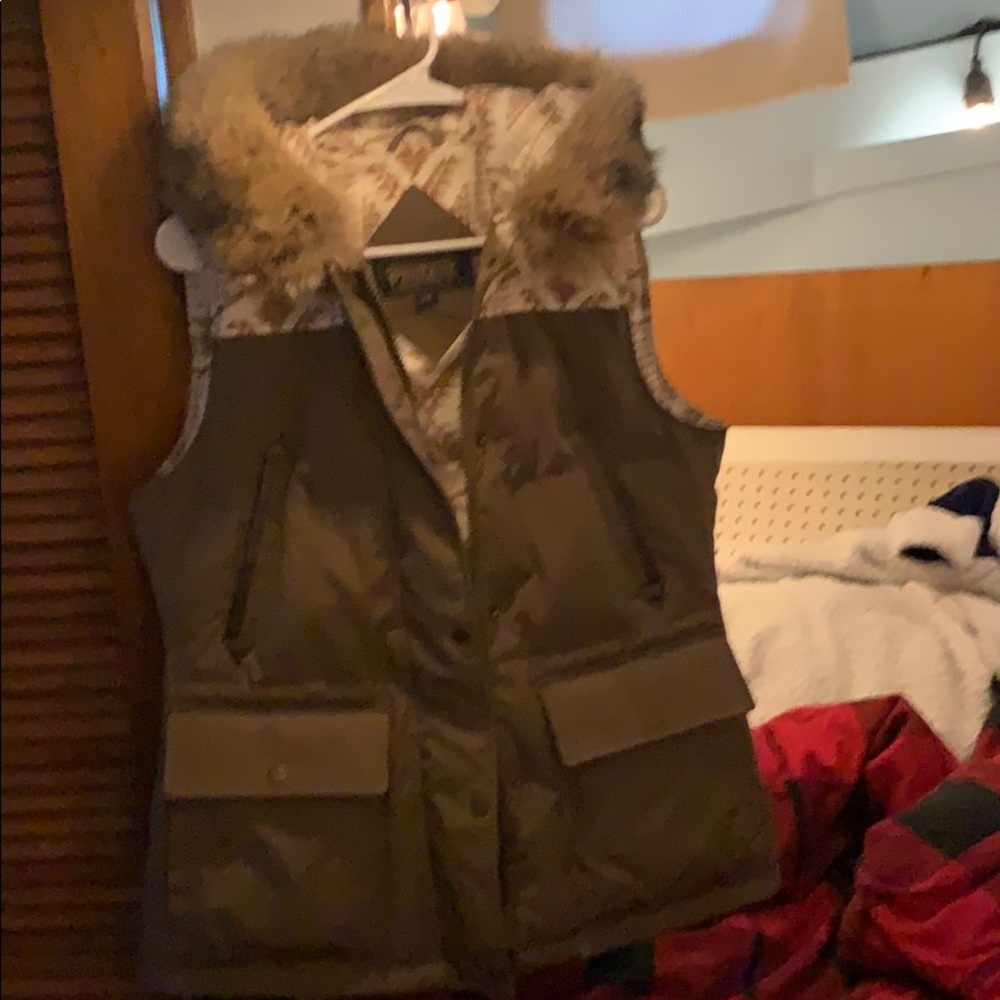 Pendleton down hooded vest with genuine coyote fur